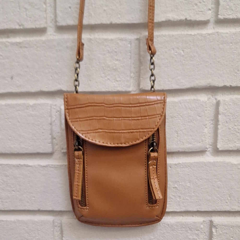Elegant Tan Chain Detail Crossbody Bag. NWOT